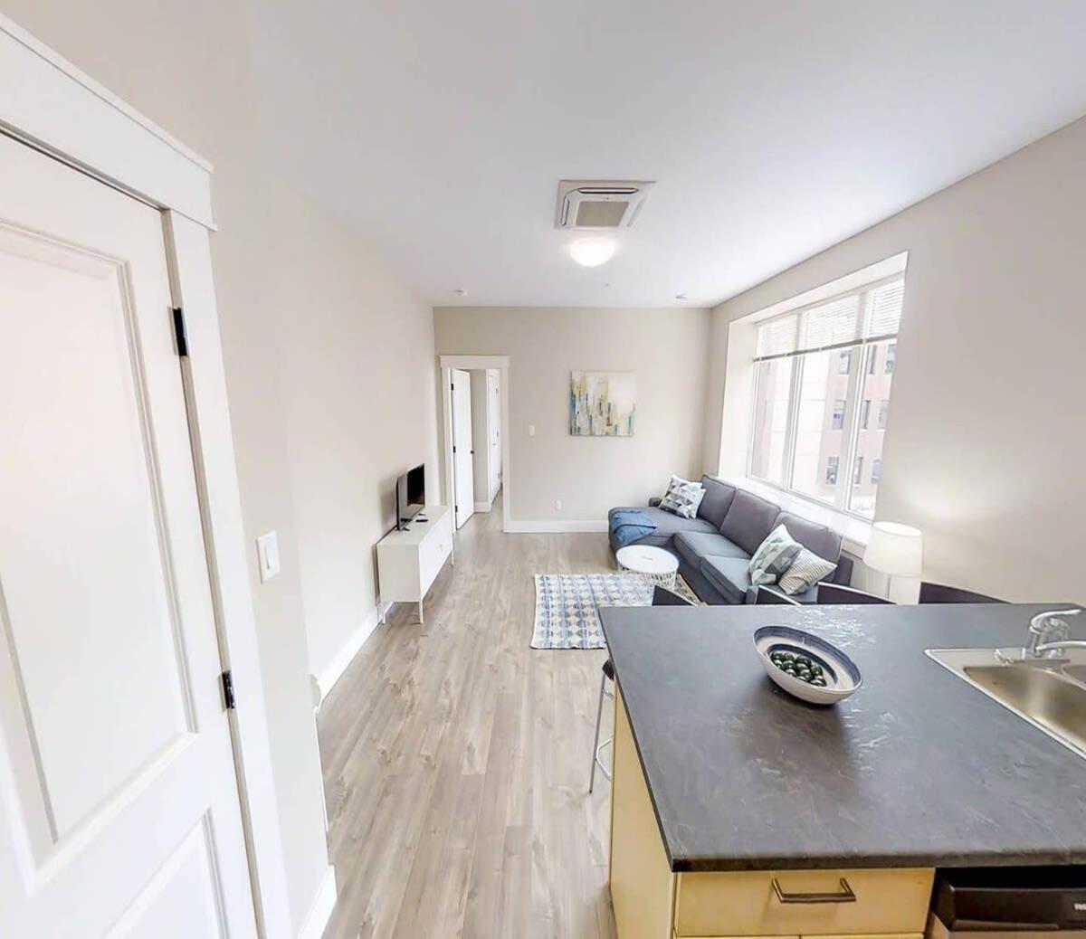 Premium Condo Heart Of Uptown Location Parking Coffee Сейнт Джон Екстериор снимка
