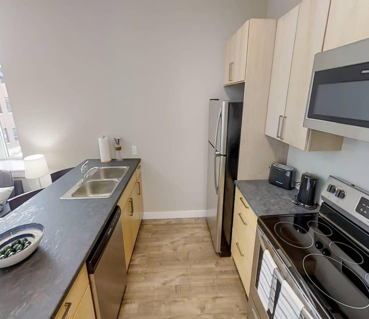 Premium Condo Heart Of Uptown Location Parking Coffee Сейнт Джон Екстериор снимка